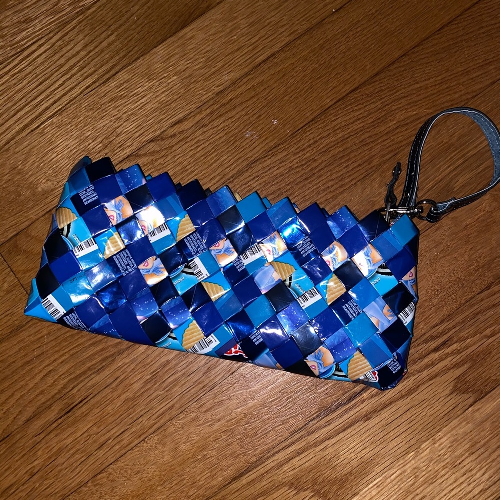 Candy wrapper clutch - Picture 2 of 3